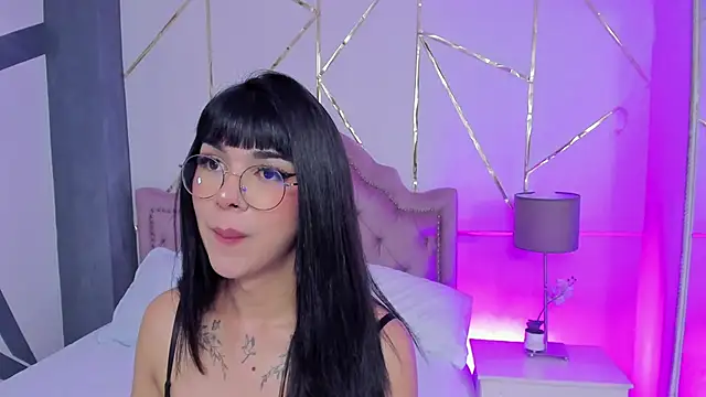 RoseCassie online show from February 7, 2025, 4:46 pm