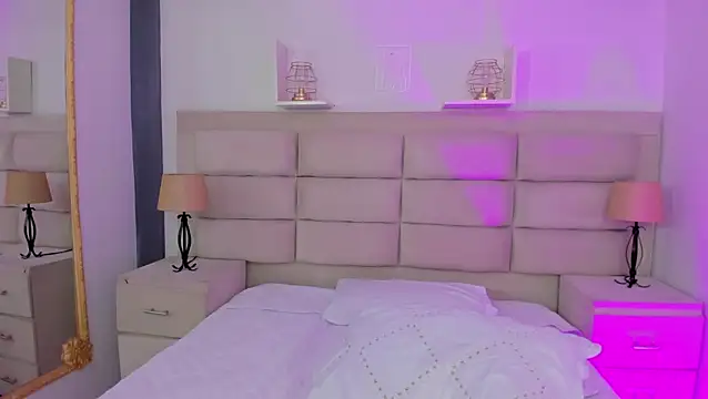 RoseCassie online show from February 9, 2025, 6:58 pm