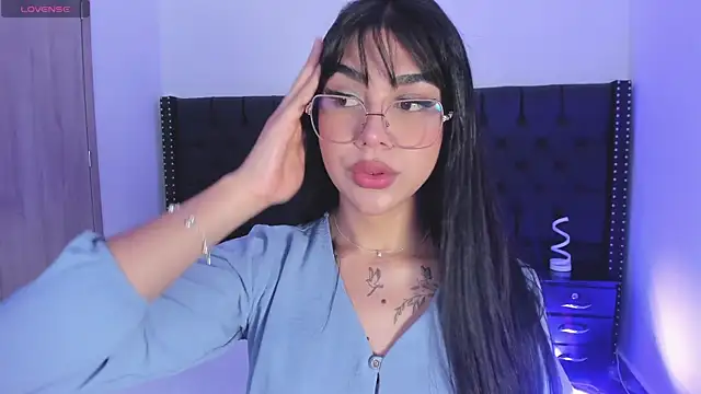 RoseCassie online show from November 12, 2025, 2:06 pm