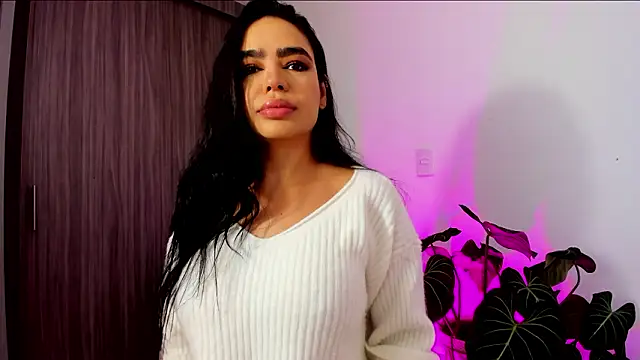 Snapshot of Sara_Leblanc chatting on February 3, 2026, 12:43 pm Sara Leblanc online show from February 3, 2026, 12:43 pm