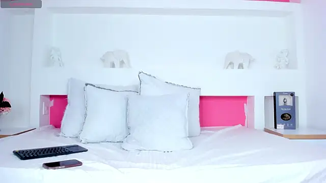 Snapshot of KendalPrince chatting on October 22, 2025, 2:50 pm KendalPrince online show from October 22, 2025, 2:50 pm