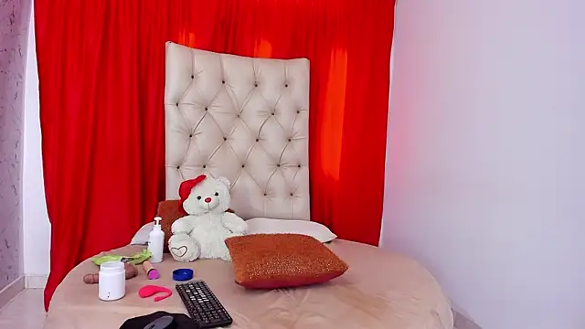 Mariana 16  online show from November 26, 2025, 8:43 pm