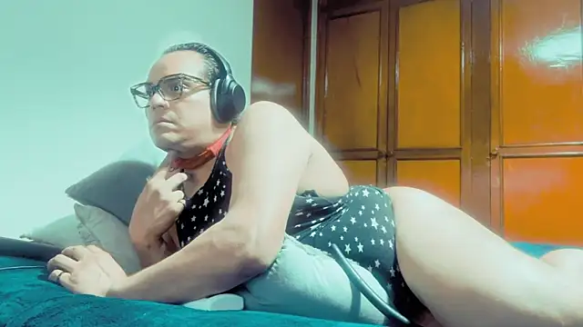 Snapshot of NikkelSofia chatting on January 13, 2026, 12:10 pm NikkelSofia online show from January 13, 2026, 12:10 pm