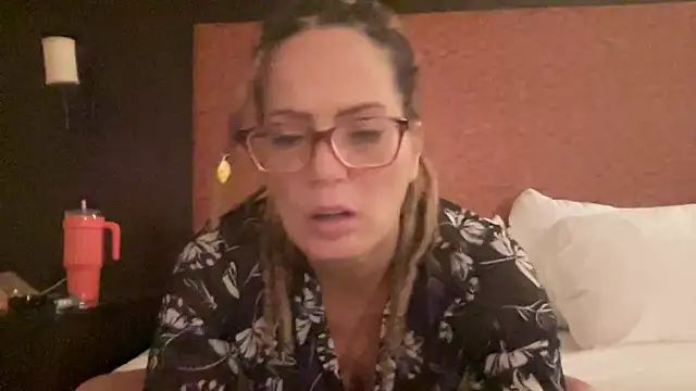 Snapshot of skarfos1babe69 chatting on December 27, 2024, 3:53 am skarfos1babe69 online show from December 27, 2024, 3:53 am