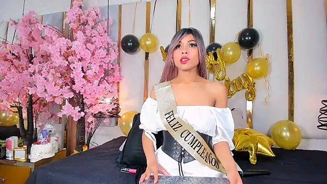 Snapshot of salomebenz chatting on March 7, 2025, 12:58 am salomebenz online show from March 7, 2025, 12:58 am