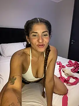 Snapshot of AlejandritaMilano chatting on February 8, 2026, 1:20 am AlejandritaMilano online show from February 8, 2026, 1:20 am