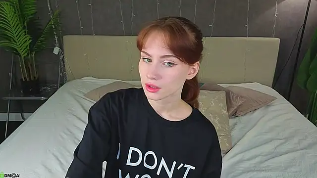 Snapshot of Mollly_Rouge chatting on April 28, 2026, 12:20 am Mollly Rouge online show from April 28, 2026, 12:20 am