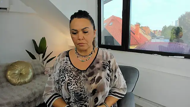 Aileen Stone online show from July 17, 2026, 4:45 pm