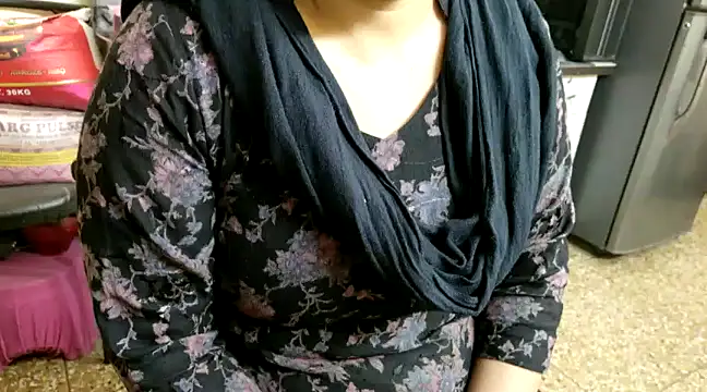 GirlModel7598 online show from December 18, 2024, 9:58 am