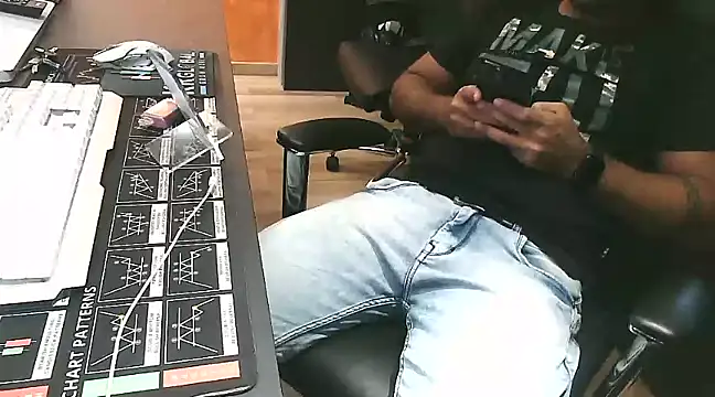 Snapshot of Nil_Talreja chatting on January 29, 2025, 5:19 am Nil Talreja online show from January 29, 2025, 5:19 am