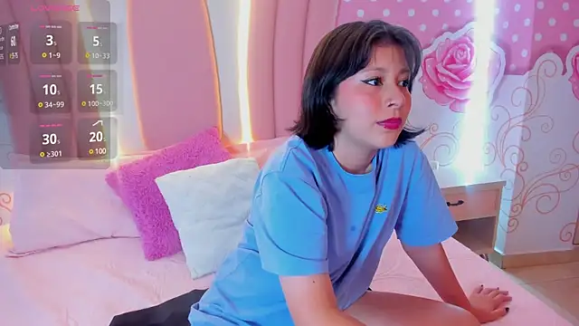 Snapshot of Lily_Martinez chatting on February 19, 2025, 8:10 pm Lily Martinez online show from February 19, 2025, 8:10 pm