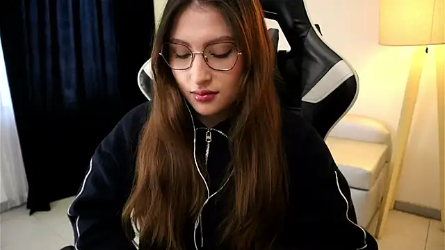 Daisha Riley online show from September 12, 2025, 2:06 pm