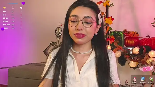 Snapshot of Sweet_Nyx chatting on October 17, 2025, 9:17 pm Sweet Nyx online show from October 17, 2025, 9:17 pm