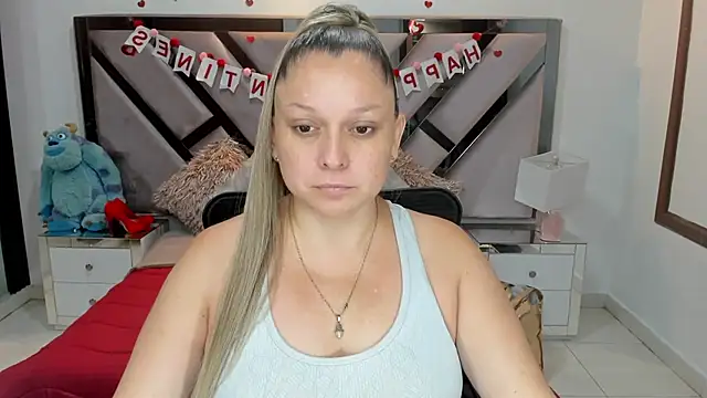 natalia5560 online show from September 28, 2025, 1:49 pm