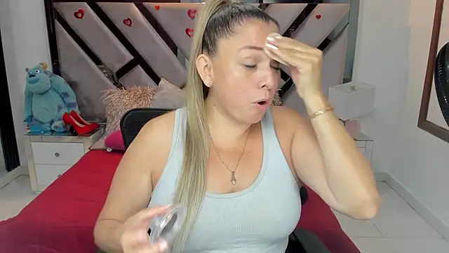 natalia5560 online show from October 14, 2025, 1:12 pm