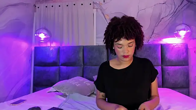 loladupont online show from February 3, 2025, 11:31 am