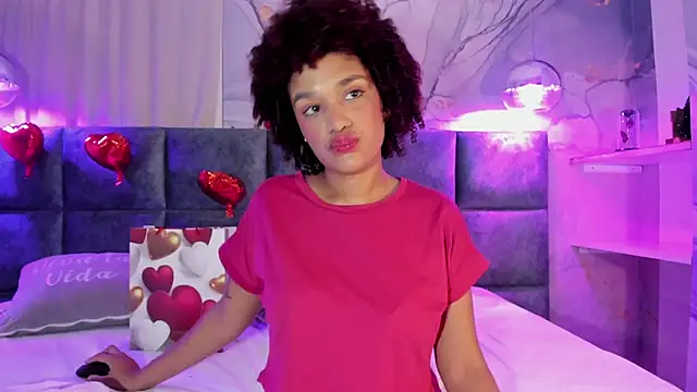 loladupont online show from February 7, 2025, 11:34 am