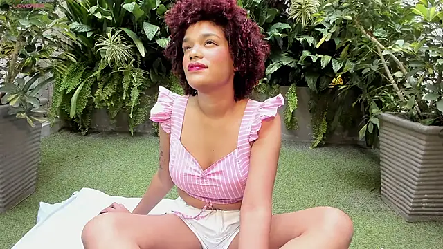 loladupont online show from February 8, 2025, 11:55 am