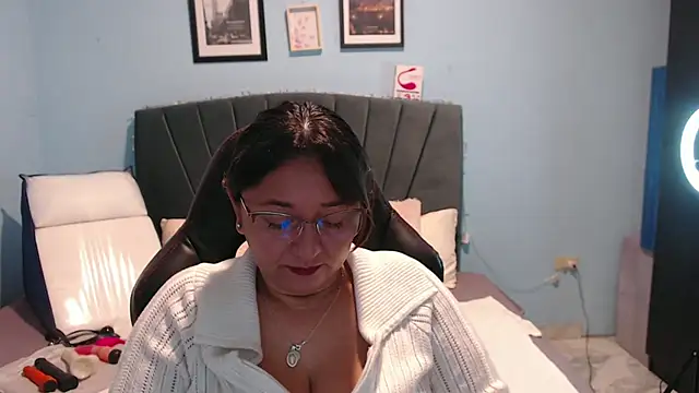 Snapshot of AngelRouss chatting on March 1, 2025, 11:06 am AngelRouss online show from March 1, 2025, 11:06 am