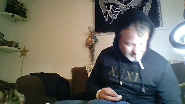 Snapshot of SilverandFox chatting on November 6, 2025, 10:05 am SilverandFox online show from November 6, 2025, 10:05 am