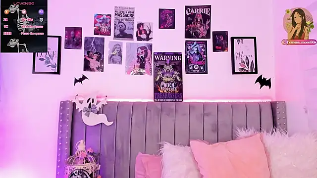 Snapshot of vanesa_moon__ chatting on October 16, 2025, 11:50 pm vanesa moon online show from October 16, 2025, 11:50 pm