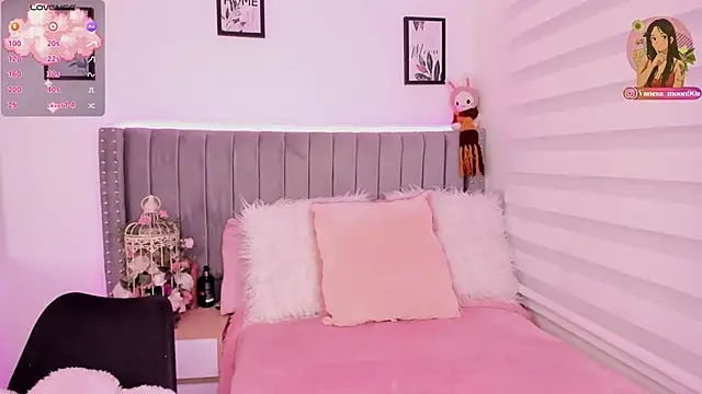 Snapshot of vanesa_moon__ chatting on December 2, 2025, 12:05 am vanesa moon online show from December 2, 2025, 12:05 am