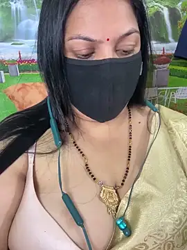 FlatVincy4 online show from October 24, 2025, 4:03 pm