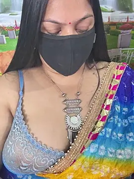 FlatVincy4 online show from October 25, 2025, 4:13 pm