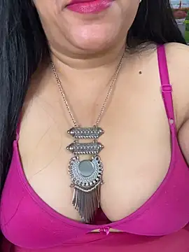 FlatVincy4 online show from November 19, 2025, 4:07 pm