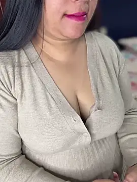 FlatVincy4 online show from December 4, 2025, 4:38 pm