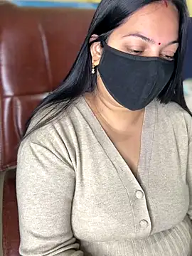 FlatVincy4 online show from December 5, 2025, 4:43 am