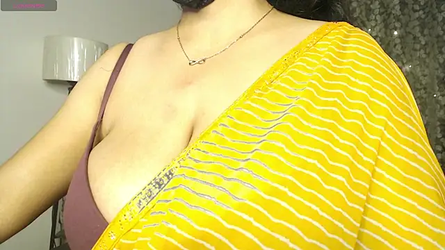 Snapshot of hot_menka chatting on February 10, 2026, 4:00 pm hot menka online show from February 10, 2026, 4:00 pm