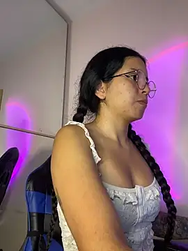 Snapshot of Rosita_forever_ chatting on April 7, 2026, 6:52 pm Rosita forever online show from April 7, 2026, 6:52 pm