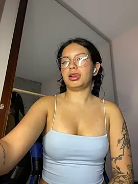 Snapshot of Rosita_forever_ chatting on May 2, 2026, 4:12 pm Rosita forever online show from May 2, 2026, 4:12 pm