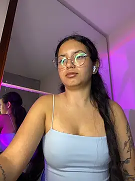 Snapshot of Rosita_forever_ chatting on May 3, 2026, 4:24 pm Rosita forever online show from May 3, 2026, 4:24 pm