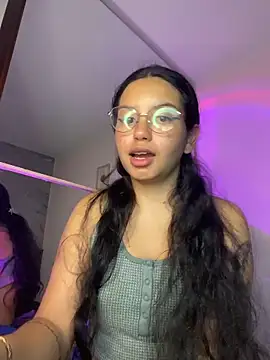 Snapshot of Rosita_forever_ chatting on May 6, 2026, 9:25 am Rosita forever online show from May 6, 2026, 9:25 am