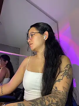 Snapshot of Rosita_forever_ chatting on May 10, 2026, 3:33 am Rosita forever online show from May 10, 2026, 3:33 am