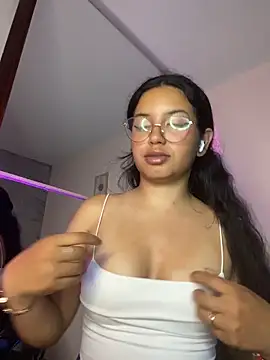 Snapshot of Rosita_forever_ chatting on May 31, 2026, 3:04 am Rosita forever online show from May 31, 2026, 3:04 am