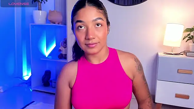 Snapshot of martina_roldam chatting on January 22, 2025, 4:13 am martina roldam online show from January 22, 2025, 4:13 am