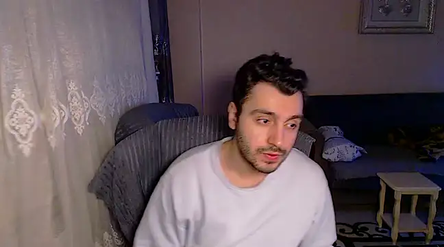 Snapshot of handsomeee04 chatting on February 20, 2025, 10:37 pm handsomeee04 online show from February 20, 2025, 10:37 pm