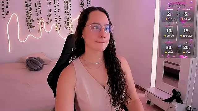 emmaTorres1 online show from October 15, 2025, 2:28 pm