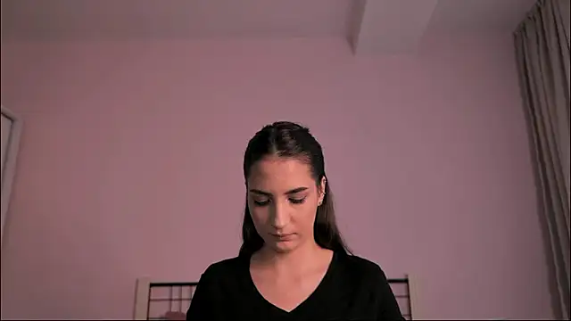 Snapshot of Naalani chatting on October 4, 2025, 6:11 am Naalani online show from October 4, 2025, 6:11 am
