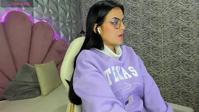 Snapshot of morgan_reds chatting on February 13, 2025, 9:30 am morgan reds online show from February 13, 2025, 9:30 am