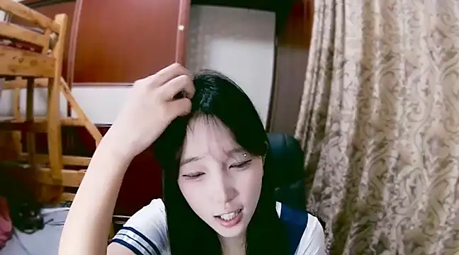 Snapshot of lulu-2002 chatting on December 22, 2024, 1:00 pm lulu-2002 online show from December 22, 2024, 1:00 pm