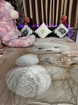 Little  Lia online show from November 26, 2025, 1:45 pm