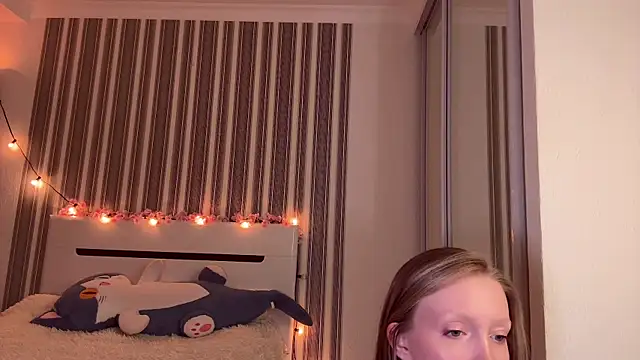 Awwwrora online show from November 11, 2025, 6:41 pm