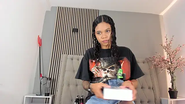 GysellHanson online show from November 23, 2025, 11:32 am