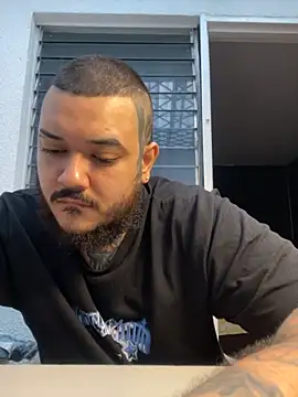 Snapshot of El_Titan1998 chatting on November 14, 2025, 10:07 pm El Titan1998 online show from November 14, 2025, 10:07 pm