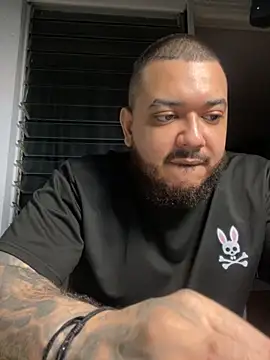 Snapshot of El_Titan1998 chatting on November 23, 2025, 11:37 pm El Titan1998 online show from November 23, 2025, 11:37 pm