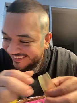 Snapshot of El_Titan1998 chatting on November 25, 2025, 10:32 pm El Titan1998 online show from November 25, 2025, 10:32 pm